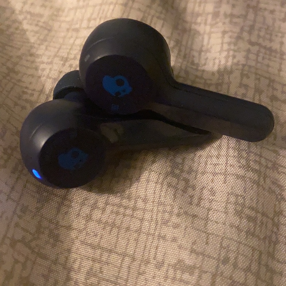 Air Bods - Picture 6 of 6